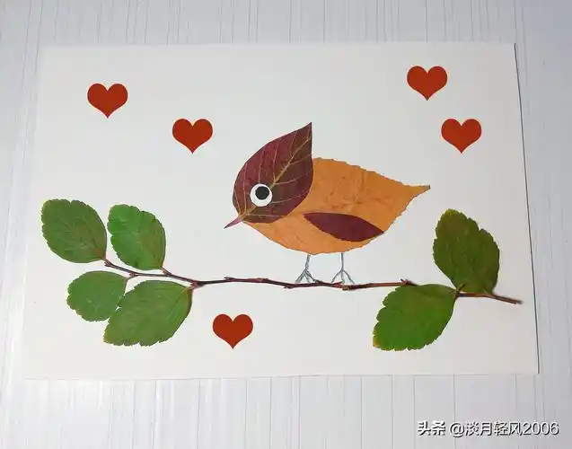 幼儿园的孩子们都喜欢上手工课,简单的叶贴画也是孩子们常常做的小