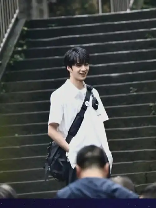 是在你青春里偷偷喜欢的学长吗