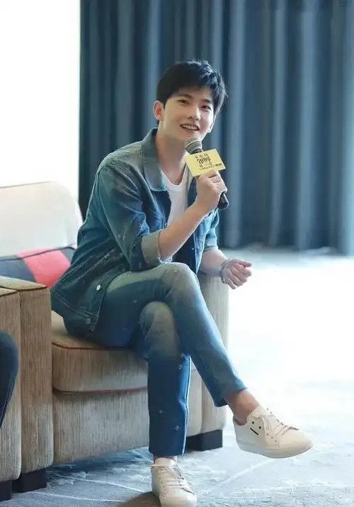 娱乐圈6位"半身帅哥",单看脸帅气无比,一看走路姿势帅气全无