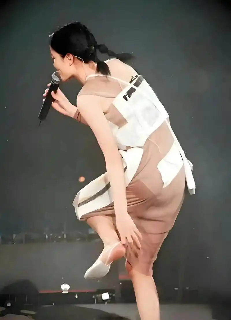 98年,王菲演唱会,她 - 抖音