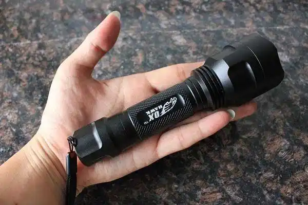 替换高清大图 因为手电筒非常灵活,虽然没有远光灯那么强,但是手电筒