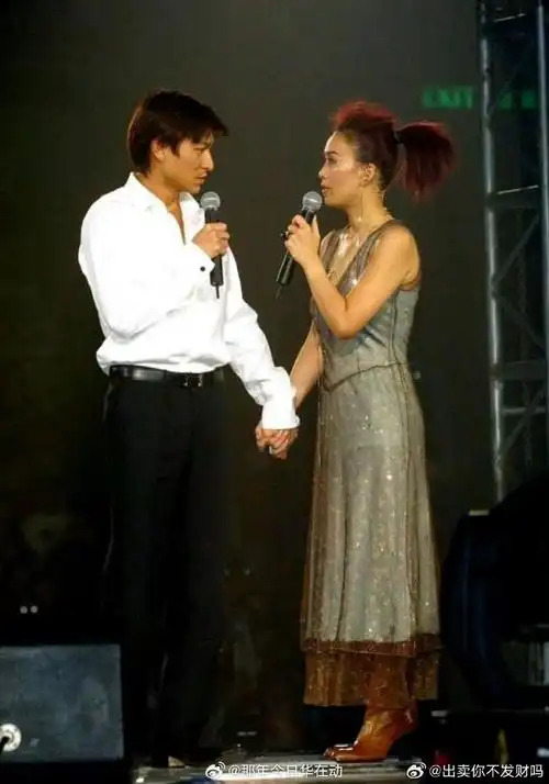 那英#好有爱的照片!两人合作过多次了,这要是某家还不得吹上天.
