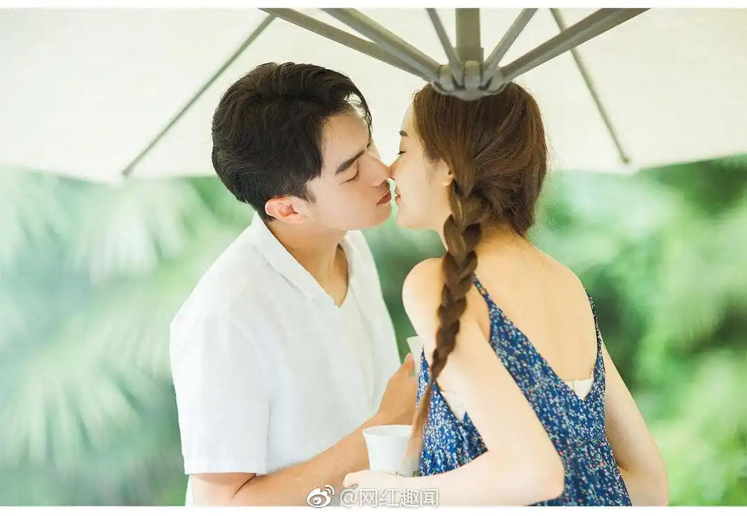 许凯和前女友张南拍的某广告!好清新啊,再次感叹这对高颜值真配.