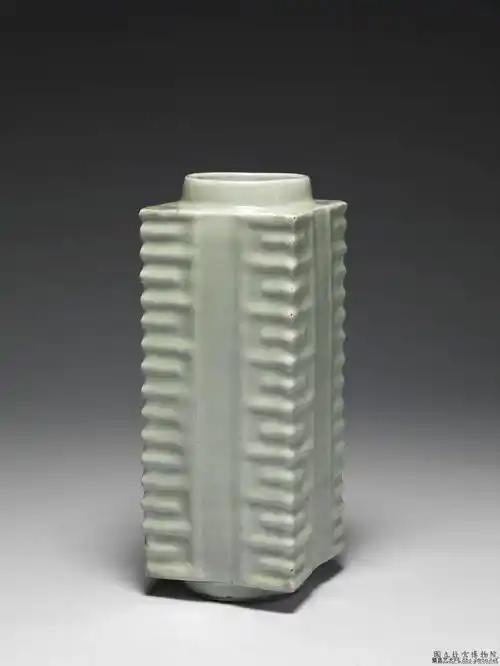 [转载]国立故宫博物院:龙泉窑瓷器精选(二)