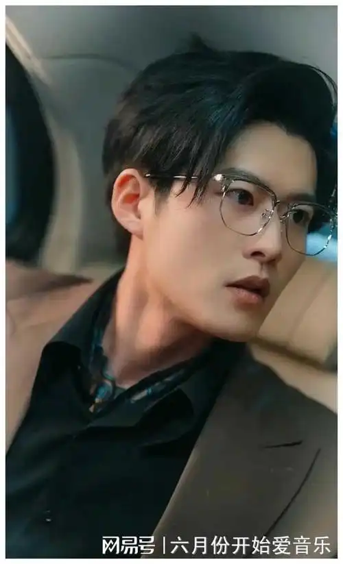 20位当红短剧男演员谁最霸道最总裁按评论区热度排名