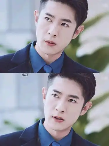 季肖冰展耀自制壁纸