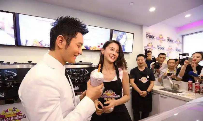 明星搞副业:4元成本卖上千,火锅店人均500元,坑粉丝不