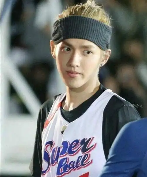 时间煮雨这首歌的原唱是郁可唯还是吴亦凡