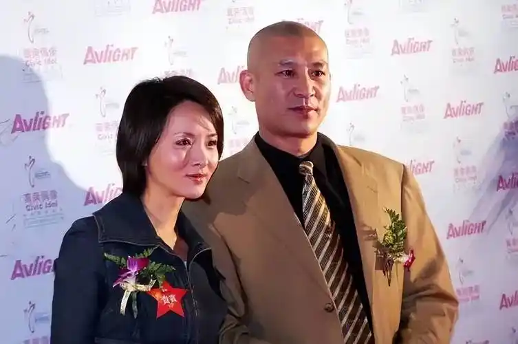 演员谢兰:和丈夫坚持丁克12年愁坏婆婆,41岁意外得子全家乐开怀_石