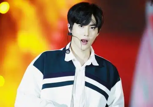 倒三角男生梳潮流短发成妖孽倒三角脸男生发型从来不放弃时尚