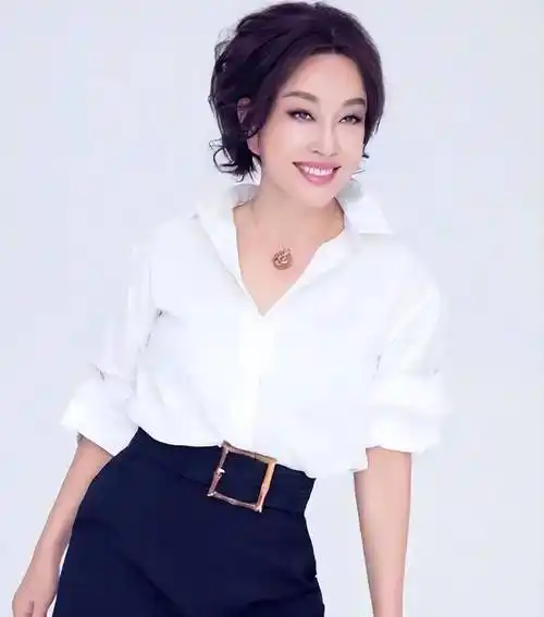 70岁刘晓庆近照震惊全网!网友:这到底是画皮,还是妖怪_表演_经历_生活