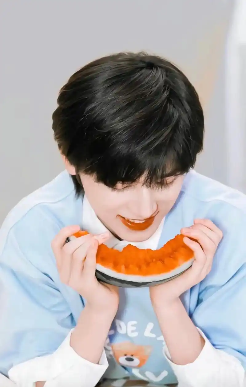 宋亚轩 过去很久看见了依旧会惊艳的照片#向全世界安利 #宝 - 抖音