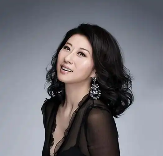 "银发中女"叶倩文的精彩过往,和她背后不得不提的男人