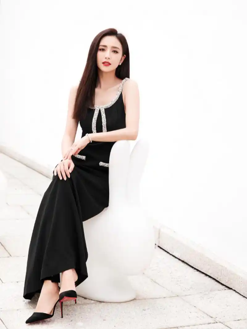 佟丽娅黑白礼服  佟丽娅颜值大赏!