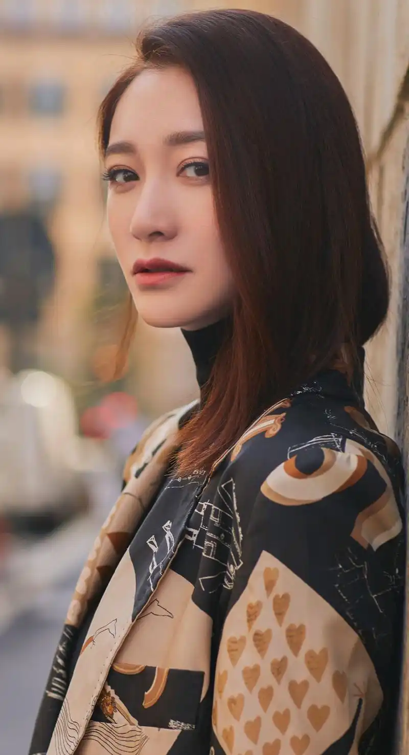 冻龄女神李小冉高清写真,性感优雅,女人味十足