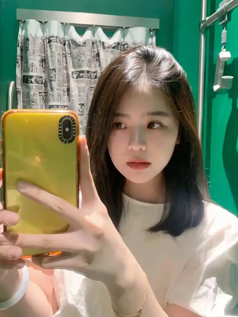 适合微胖方圆脸女生都可以剪层次感锁骨短发.