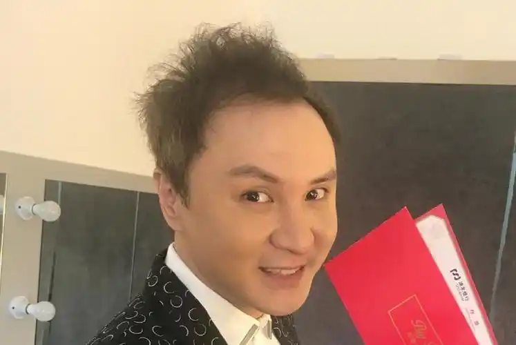 朱桢的头发是咋回事 人未到中年头发已脱光背后原因曝光_娱乐新闻_娱