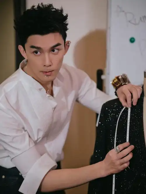 98 上班图鉴part2 98 ···已更新···  演员@吴磊leo#微博之