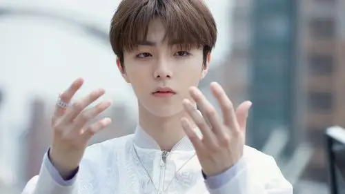 陈立农《一无所知》mv花絮桌面壁纸