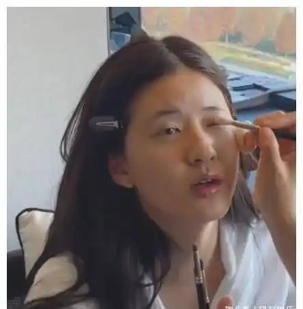 原创赵露思素颜照被疯传脸型变圆眼袋大仿佛像变了个人