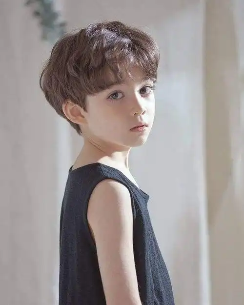 最帅的发型小男孩,2019最帅小男孩平头发型-图片大观-奇异网