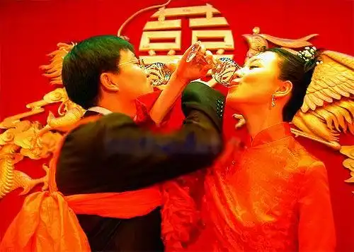 新人喝交杯酒要注意什么 贵阳婚庆公司带来喝交杯酒的注意事项
