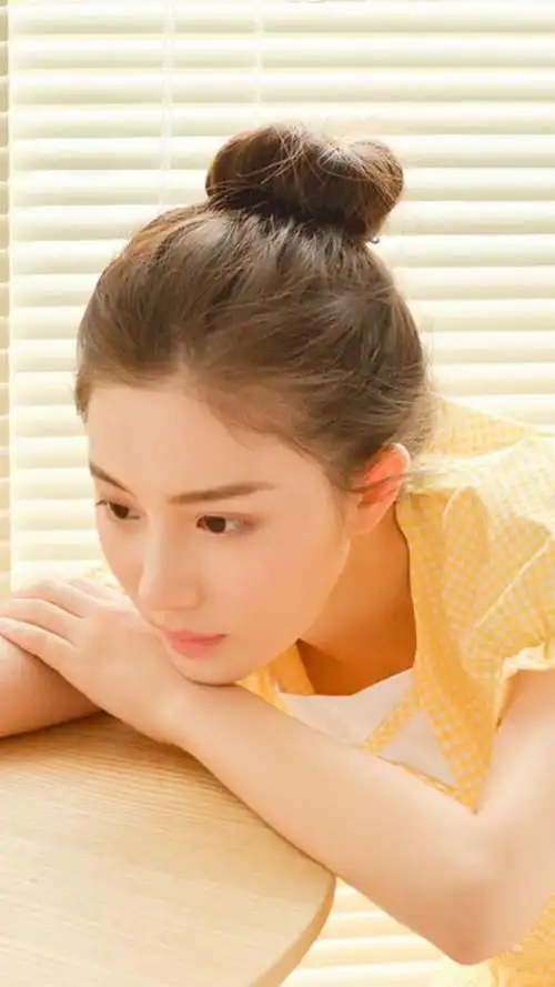 丸子头清爽居家小美女,高清图片,手机锁屏桌面-壁纸族