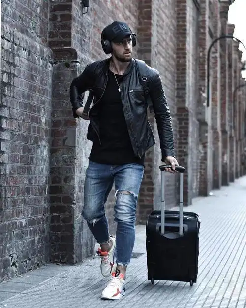 皮夹克衣橱中最有男人味的单品,这样穿就足够时髦