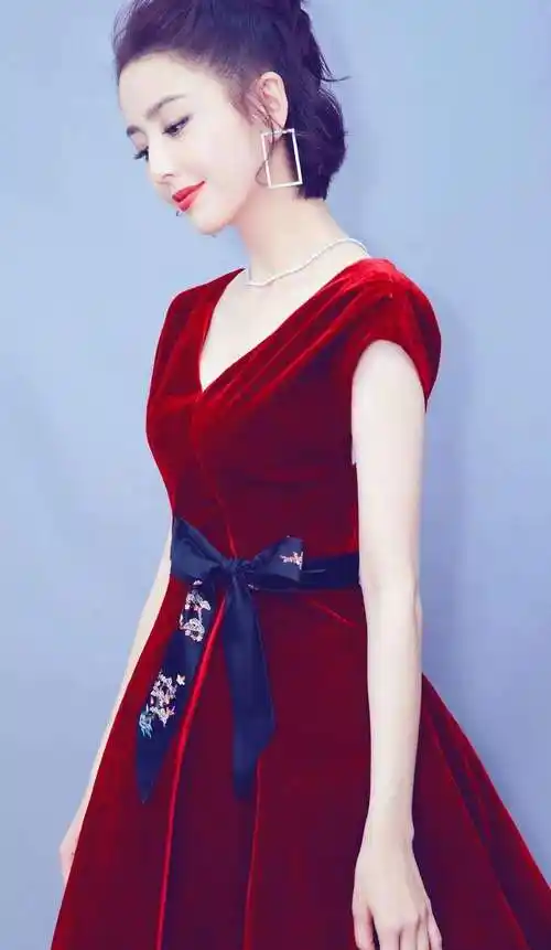 春晚主持是佟丽娅吗为什么是她原因 佟丽娅主持春晚的内幕真相