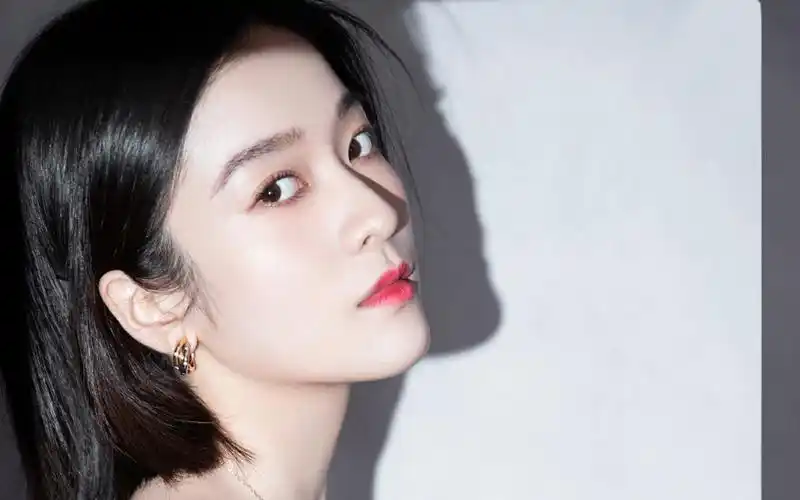 张雪迎性感吊带裙写真桌面壁纸