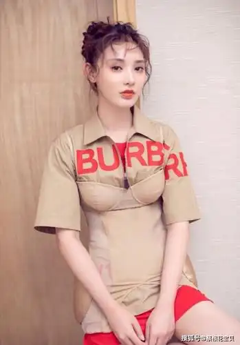 女明星内衣外穿!baby俏皮赵丽颖可爱奚梦瑶性感,最后一个辣眼睛