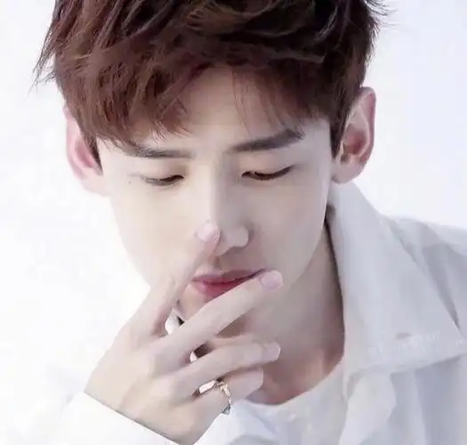 白敬亭 #杨宇腾yu  #李钟硕  #pp  #泪痣  长到心巴上的男孩子,不