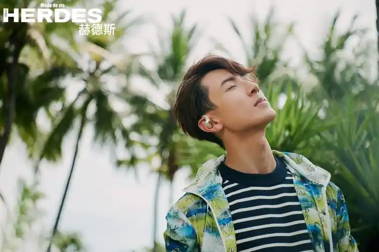 吴尊《赫德斯》六月刊封面释出 用陪伴谱写家的颂歌_工作时_三亚_nei