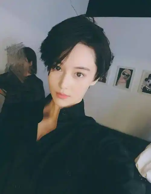 张馨予短发a爆!这个军嫂又帅又美!_造型_长发_勇气