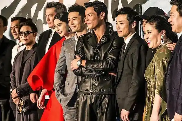 2016年,向华强用5亿拍封神,结果上映7天就下线,强捧儿子被打脸|向佐