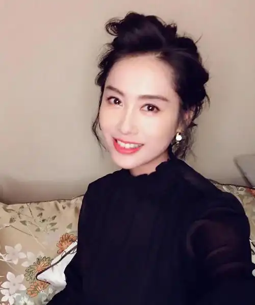 女神级别的朱茵,甜美可爱,楚楚动人的写真照!__财经头条