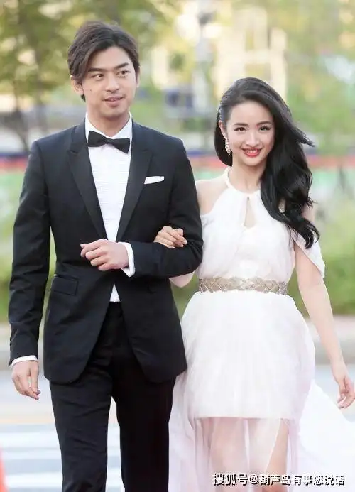 原创38岁的林依晨依旧少女感十足与老公相亲相爱也算是青梅竹马