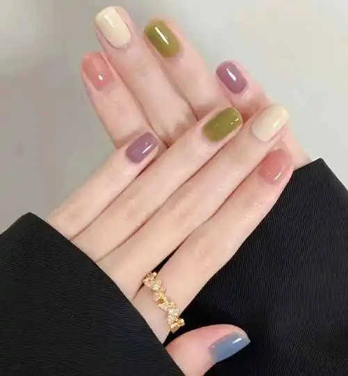 高级跳色纯色美甲,简约又时尚,适合各种场合!-aogbog美妆网