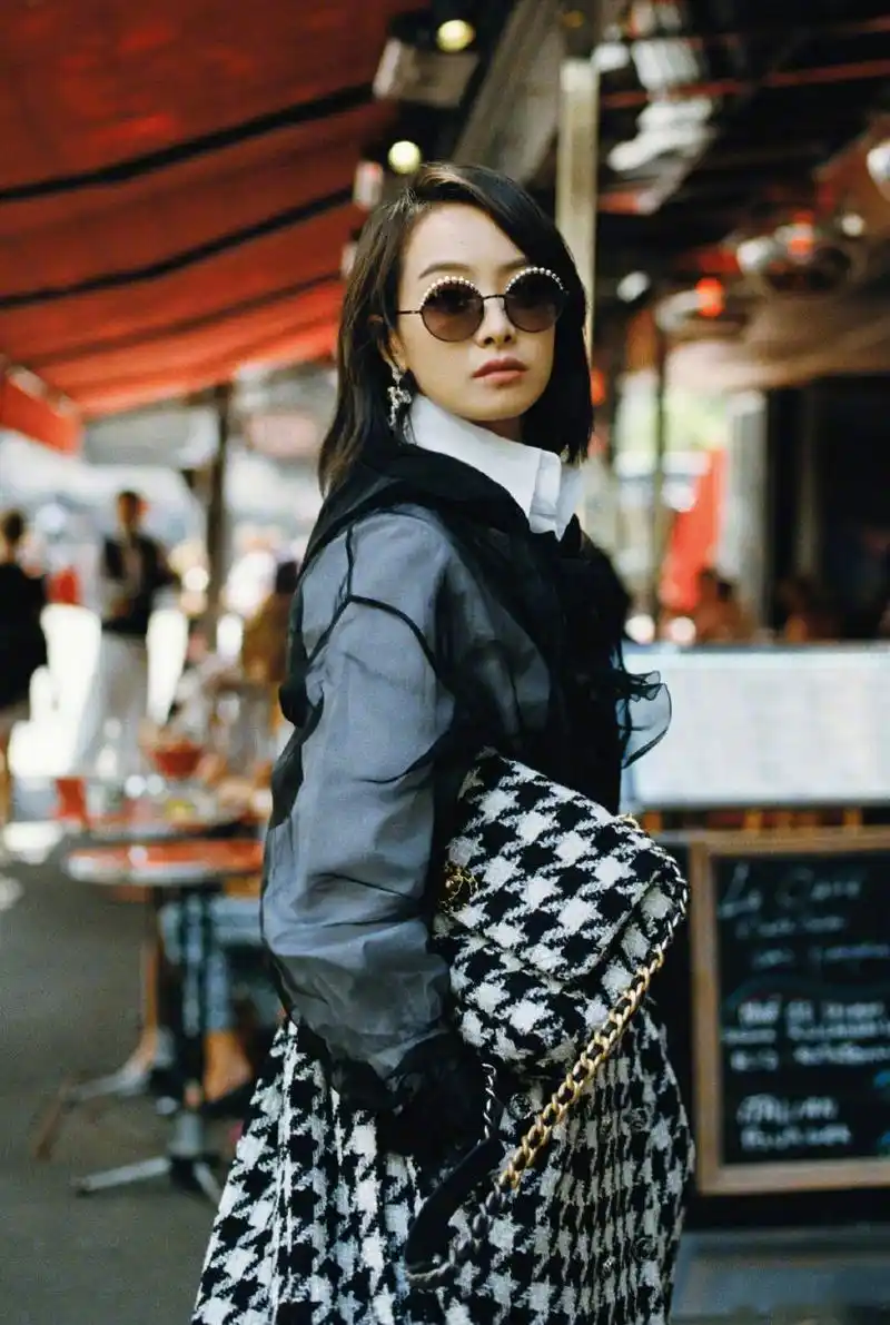 宋茜巴黎街拍,温暖的感觉,美极了!