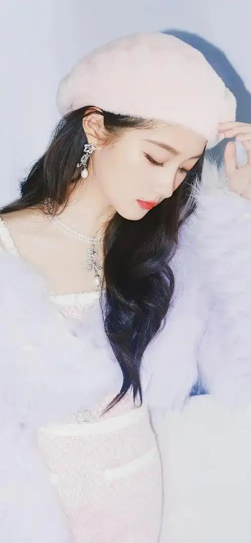 精选明星壁纸197关晓彤