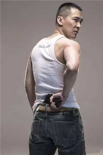 或许正是因为这份执着与率性,才让我们脑海中的硬汉黄立行始终难以