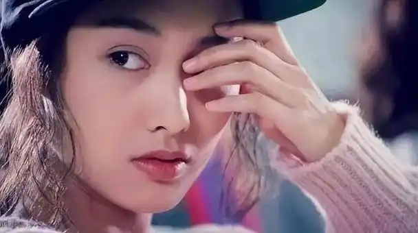 52岁的朱茵身材真丰满穿礼服差点撑爆这谁顶得住啊