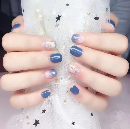 显气质的雾霾蓝美甲超养眼