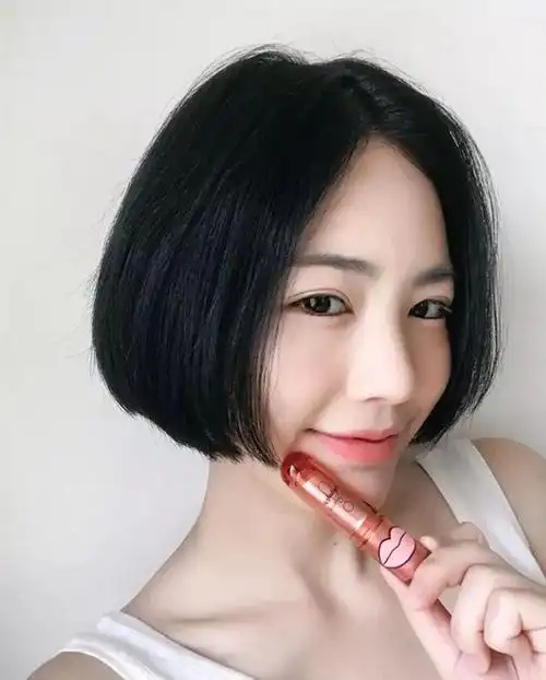 女生中分露额头短发,短发图片-第2图,发型图片