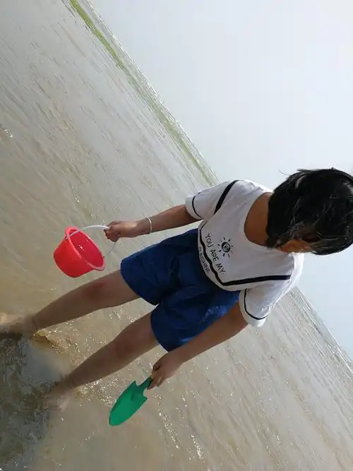 my wonderful vacation 俊德实验学校 三年级三班 贺若萱