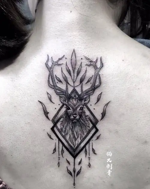 情侣纹身图片_背部纹身图案