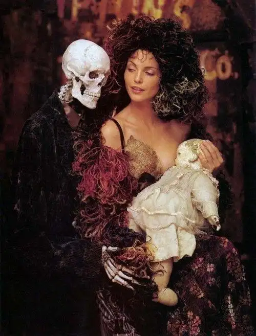 惊悚爱情大片 当美女爱上骷髅