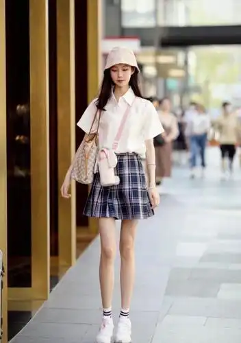 百褶裙搭配什么上衣