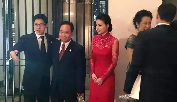 郭晶晶的三场婚礼才是王者!