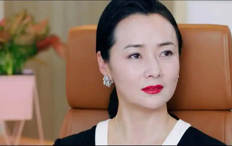 曾凭《现场铁证》出圈,49岁的她有夫有儿有公司_天晴_王岚_母亲